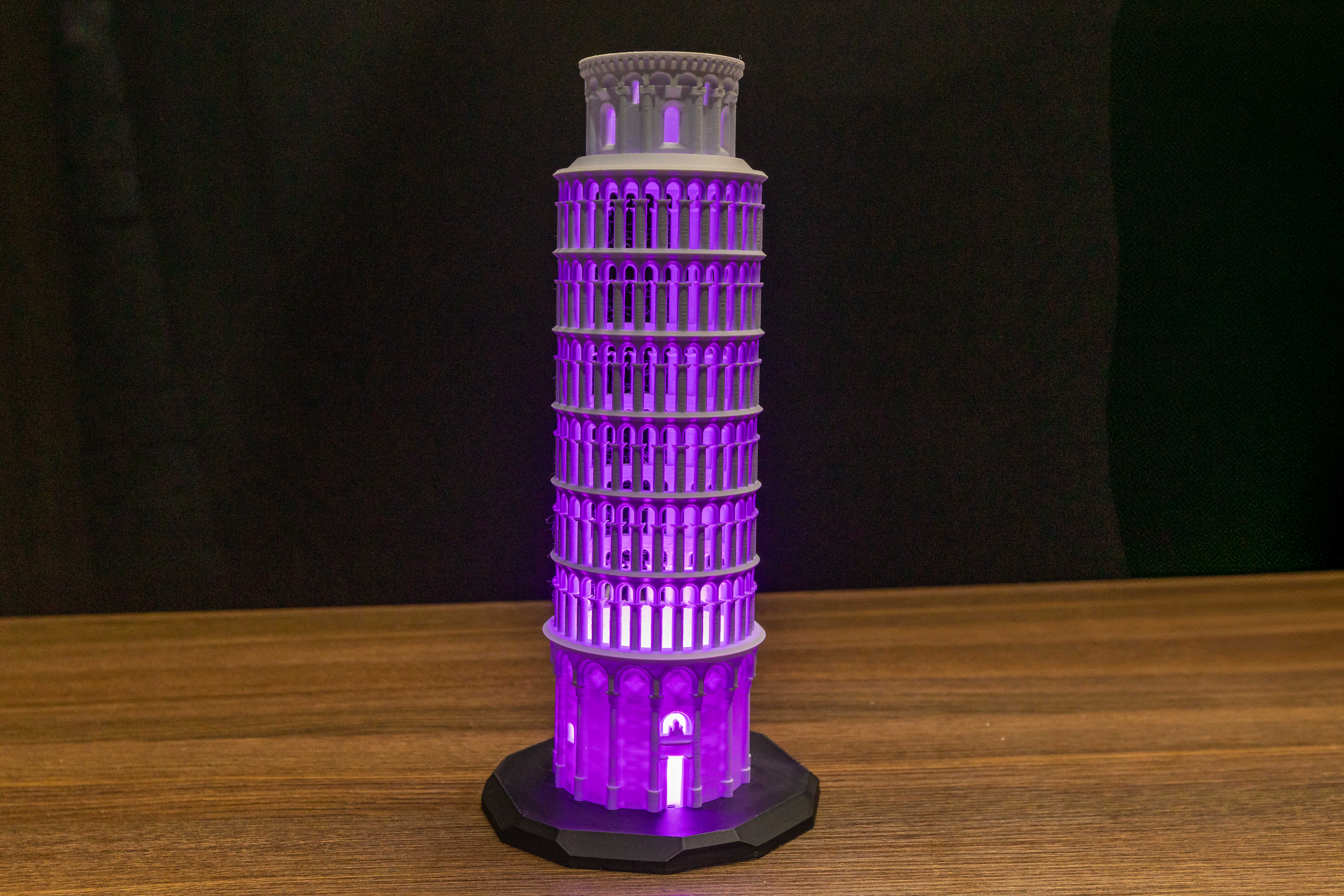 Luminária LED Torre de Pisa — foto 1